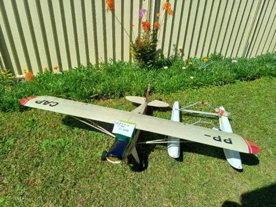 Super Cub 1800 wing span with fibreglass floats 