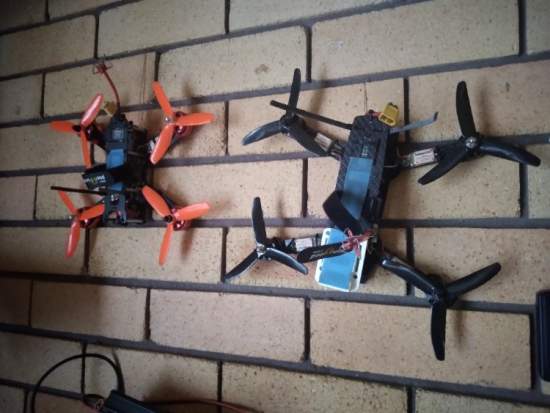 2x 250 size quadcopters